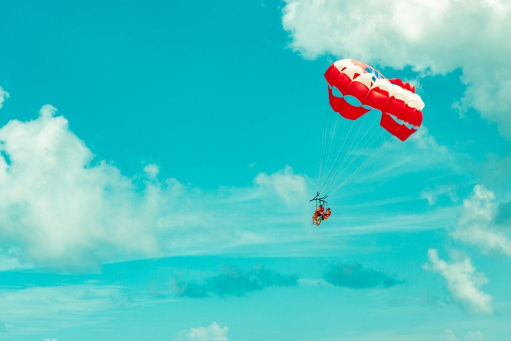 The 5 top most extreme sports - Base jumping
